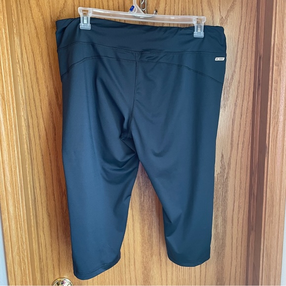 Danskin NOW Fitted Athletic Capri DriMore Leggings, Gray, Size XXL - Picture 8 of 8